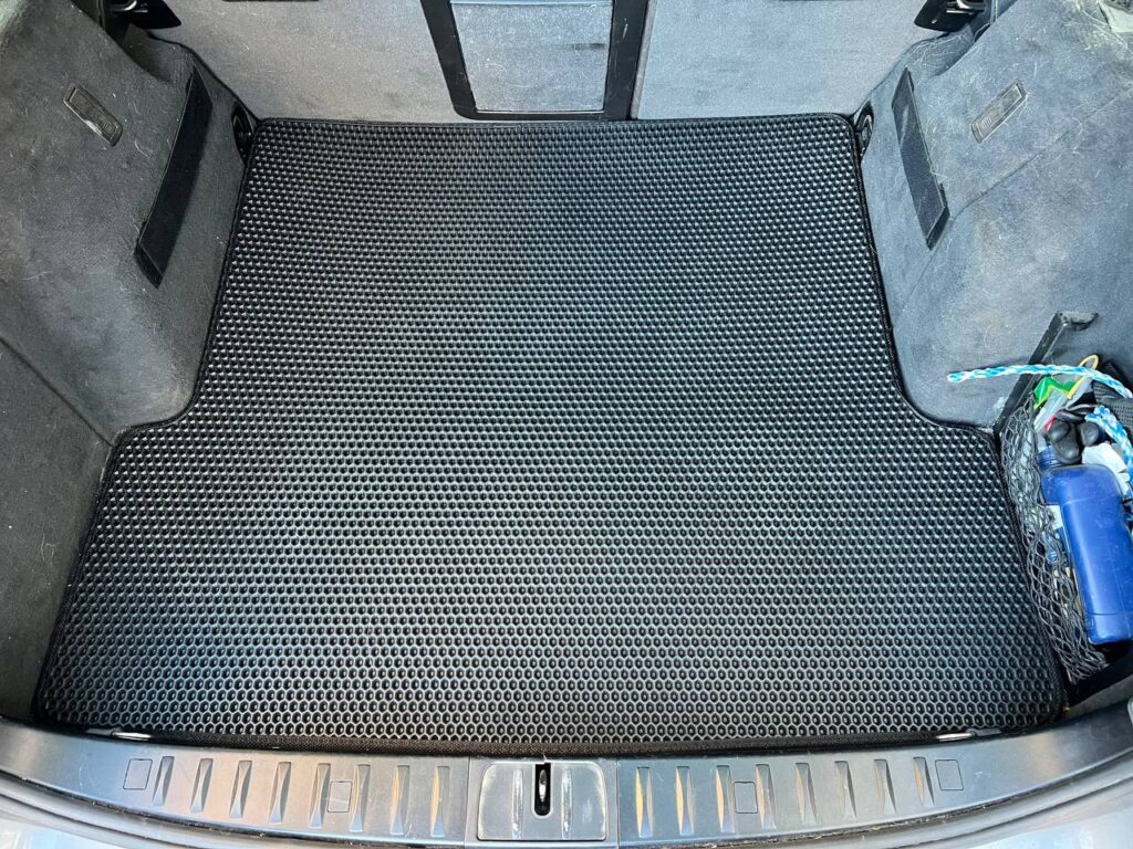 BMW E61 / Teppich im Kofferraum (EVA)